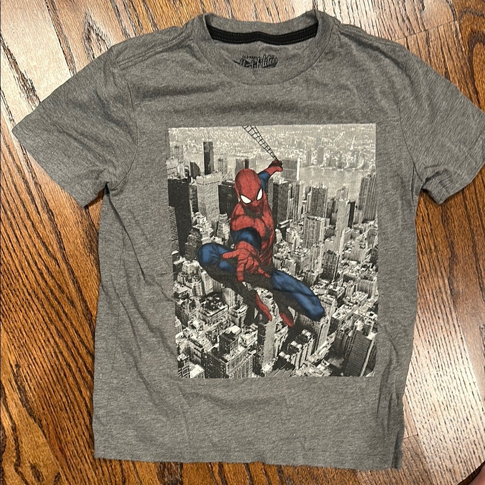 Gray Spider-Man Graphic T-Shirt🖤BOGO